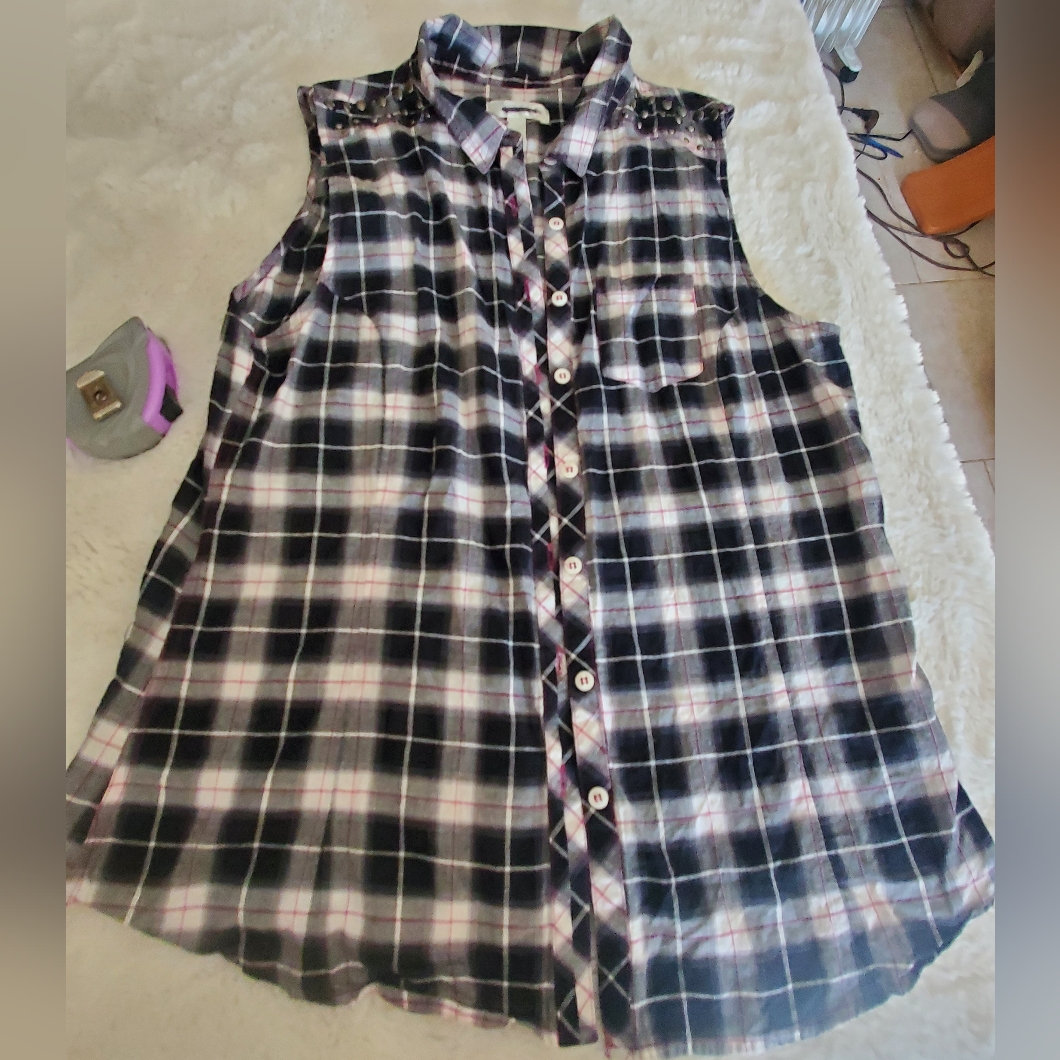 100% Cotton Shirt Dressbarn Checked Shirt ,.Size Xl ,Short Sleeves